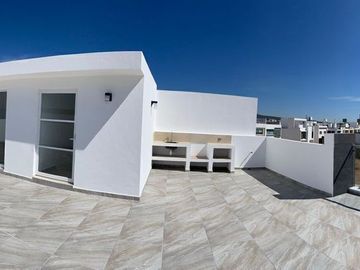 Preciosa Casa en Cañadas del Arroyo, Roff Garden, Jardín, 3 Recamaras, Estudio..