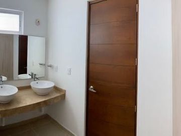 Preciosa Casa en Cañadas del Arroyo, Roff Garden, Jardín, 3 Recamaras, Estudio..