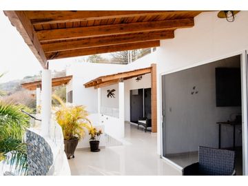 CASA EN VENTA CON VISTA AL LAGO 