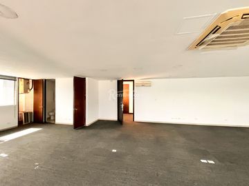 oficina en arriendo en milla de oro. Cod A777242