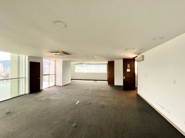 oficina en arriendo en milla de oro. Cod A777242