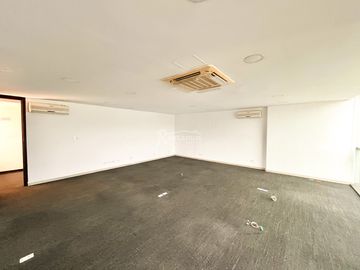 oficina en arriendo en milla de oro. Cod A777242