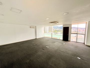 oficina en arriendo en milla de oro. Cod A777242