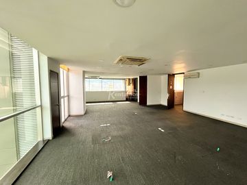 oficina en arriendo en milla de oro. Cod A777242