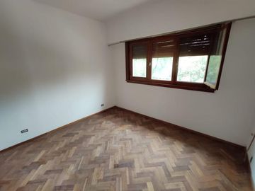 Roque Saenz Peña 1184 - En la mejor zona de Olivos