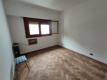 Roque Saenz Peña 1184 - En la mejor zona de Olivos
