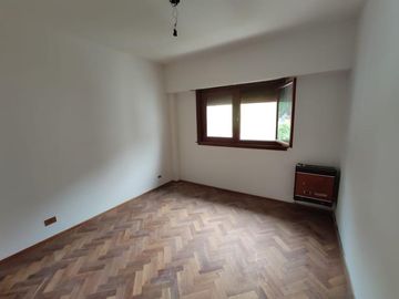 Roque Saenz Peña 1184 - En la mejor zona de Olivos