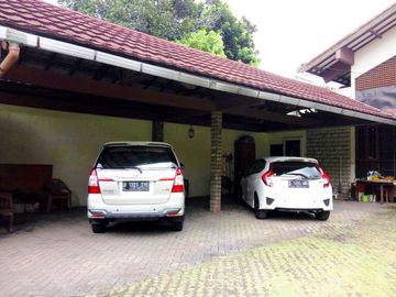 Rumah Asri dengan Tanah luas di Warung Buncit Kalibata, Jakarta Selatan