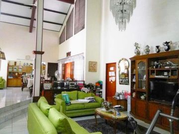 Rumah Asri dengan Tanah luas di Warung Buncit Kalibata, Jakarta Selatan