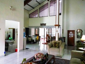 Rumah Asri dengan Tanah luas di Warung Buncit Kalibata, Jakarta Selatan