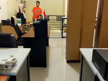 Ruko 2 lt strategis pinggir jalan di Rangkapan Jaya Depok 850 jt