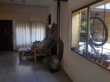 CASA AMERICANA DE 4 AMBIENTES EN VENTA - MORON - EL PALOMAR