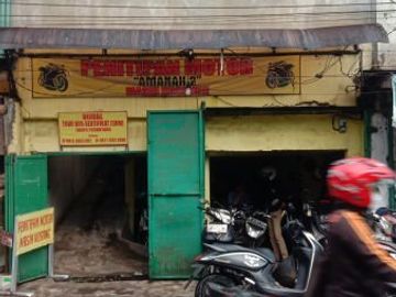 parkiran motor 3 lantai nih di stasiun bojonggede bagus