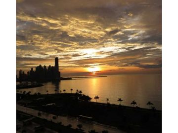 SE VENDE APARTAMENTO PH ELEMENT TOWER 115 M2