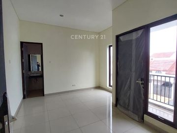 Hunian Eksklusif Kota Harapan Indah Taman Sari