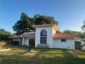 CASA DE CAMPO / HACIENDA VALLE SANTA CATALINA / 1156m2 / ESQUINA / YG