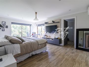 Casa en venta de 5 dorm en suit. en Lo Barnechea !.