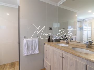 Casa en venta de 5 dorm en suit. en Lo Barnechea !.