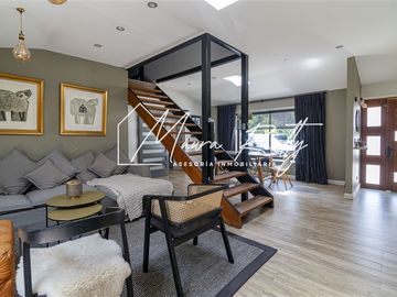 Casa en venta de 5 dorm en suit. en Lo Barnechea !.
