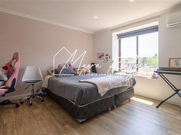Casa en venta de 5 dorm en suit. en Lo Barnechea !.