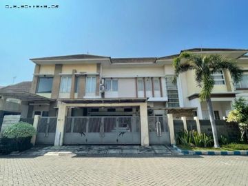 RUMAH MEWAH PONDOK MUTIARA REGENCY, SIDOARJO Hadap Selatan-Timur (Hook)