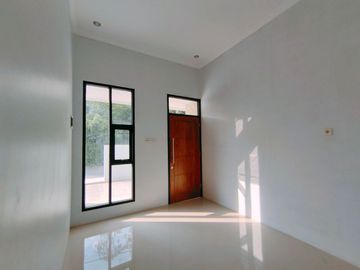 Rumah minimalis modern baru di kawasan pendatang dekat UII