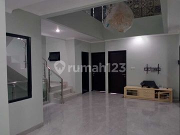 Rumah Baru Siap Huni di Puri Indah, Jakarta Barat