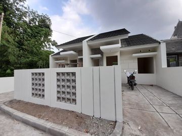 Rumah Modern & Cantik Akses Jalan Depan Luas 6,5 Meter Dekat Candi Prambanan