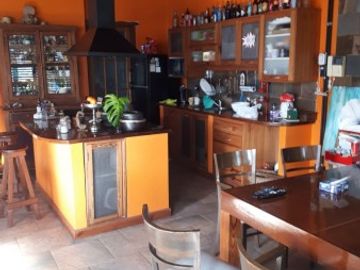 VENTA: Amplia Casa En Bernal Centro