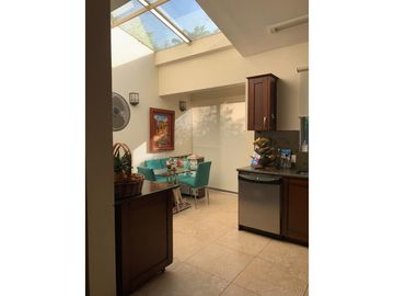 VENDO O ALQUILO CASA 400MTS2 EN CLAYTON, EMBASSY GARDEN