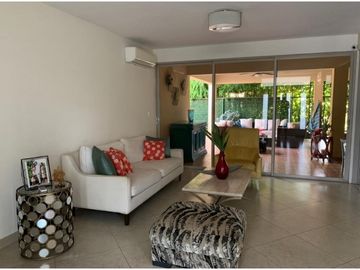 VENDO O ALQUILO CASA 400MTS2 EN CLAYTON, EMBASSY GARDEN