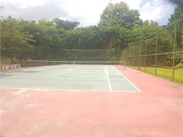 VENDO O ALQUILO CASA 400MTS2 EN CLAYTON, EMBASSY GARDEN
