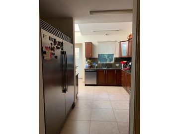 VENDO O ALQUILO CASA 400MTS2 EN CLAYTON, EMBASSY GARDEN
