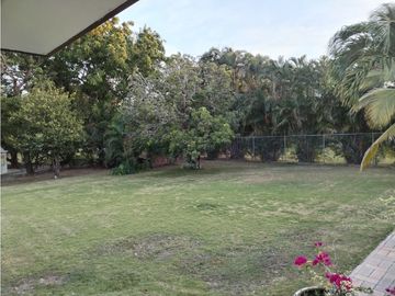 VENDO TERRENO CON DOS CASAS EN PUNTA BARCO VIEJO