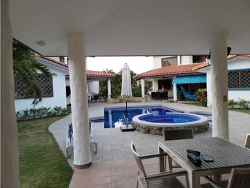 VENDO TERRENO CON DOS CASAS EN PUNTA BARCO VIEJO