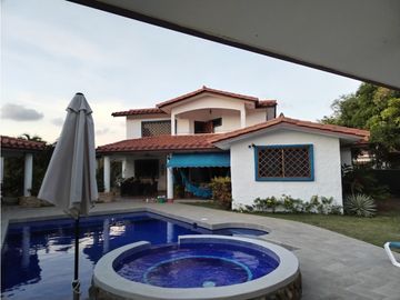 VENDO TERRENO CON DOS CASAS EN PUNTA BARCO VIEJO