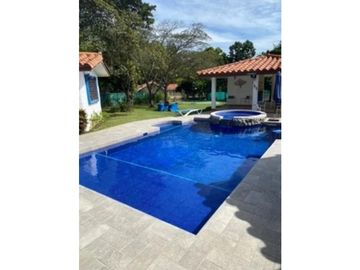 VENDO TERRENO CON DOS CASAS EN PUNTA BARCO VIEJO