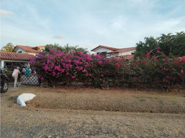 VENDO TERRENO CON DOS CASAS EN PUNTA BARCO VIEJO
