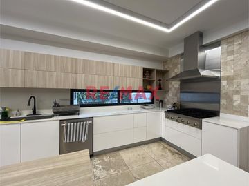 🌿 CASA DE LUJO EN CONDOMINIO LA QUEBRADA – CIENEGUILLA

💲 Precio: $2,325,000 | 🏡 Terreno: 2,492.85 m² | 🧱 Construcción: 855.73 m² | 📆 Antigüedad: 6