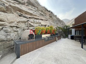 🌿 CASA DE LUJO EN CONDOMINIO LA QUEBRADA – CIENEGUILLA

💲 Precio: $2,325,000 | 🏡 Terreno: 2,492.85 m² | 🧱 Construcción: 855.73 m² | 📆 Antigüedad: 6