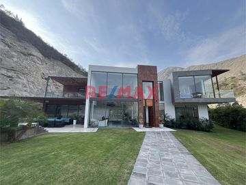 🌿 CASA DE LUJO EN CONDOMINIO LA QUEBRADA – CIENEGUILLA

💲 Precio: $2,325,000 | 🏡 Terreno: 2,492.85 m² | 🧱 Construcción: 855.73 m² | 📆 Antigüedad: 6