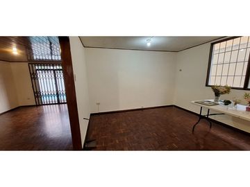 VENDO HERMOSA CASA EN NUEVA KENNEDY