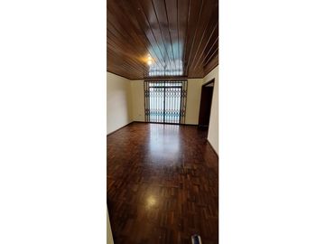 VENDO HERMOSA CASA EN NUEVA KENNEDY