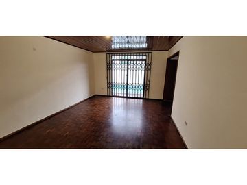 VENDO HERMOSA CASA EN NUEVA KENNEDY