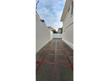 VENDO HERMOSA CASA EN NUEVA KENNEDY