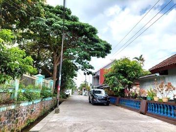 Rumah Joglo Halaman Luas dekat Jalan Kaliurang Km 11