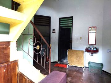 Rumah Joglo Halaman Luas dekat Jalan Kaliurang Km 11