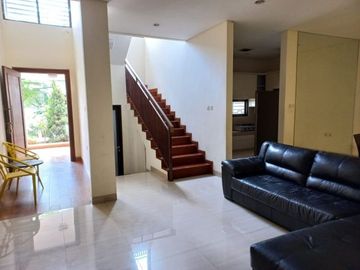 DISEWAKAN RUMAH 2 LT FURNISHED SIAP HUNI DI M KHAFI JAGAKARSA