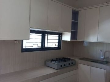 DISEWAKAN RUMAH 2 LT FURNISHED SIAP HUNI DI M KHAFI JAGAKARSA