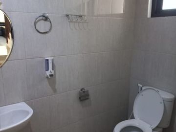 DISEWAKAN RUMAH 2 LT FURNISHED SIAP HUNI DI M KHAFI JAGAKARSA